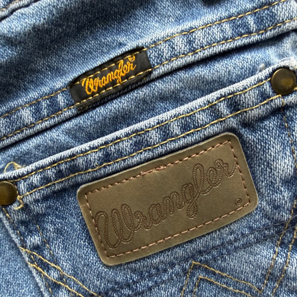 Wrangler Boys Straight Leg Jeans Medium Wash Blue Denim Adjustable Waist Size 10 - Picture 2 of 10